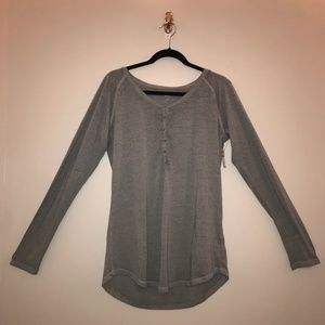 *New *GAP Women's Grey Henley